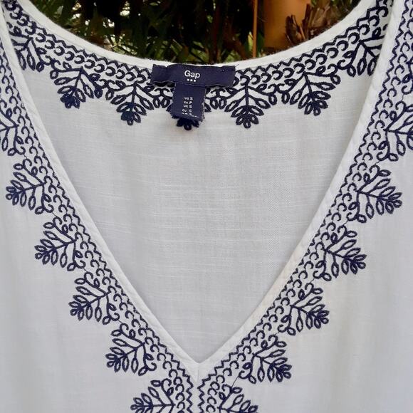 GAP Embroidered Tunic White Blue Cotton SZ S BOHO Blue Drawstring Short Sleeve - Picture 4 of 5